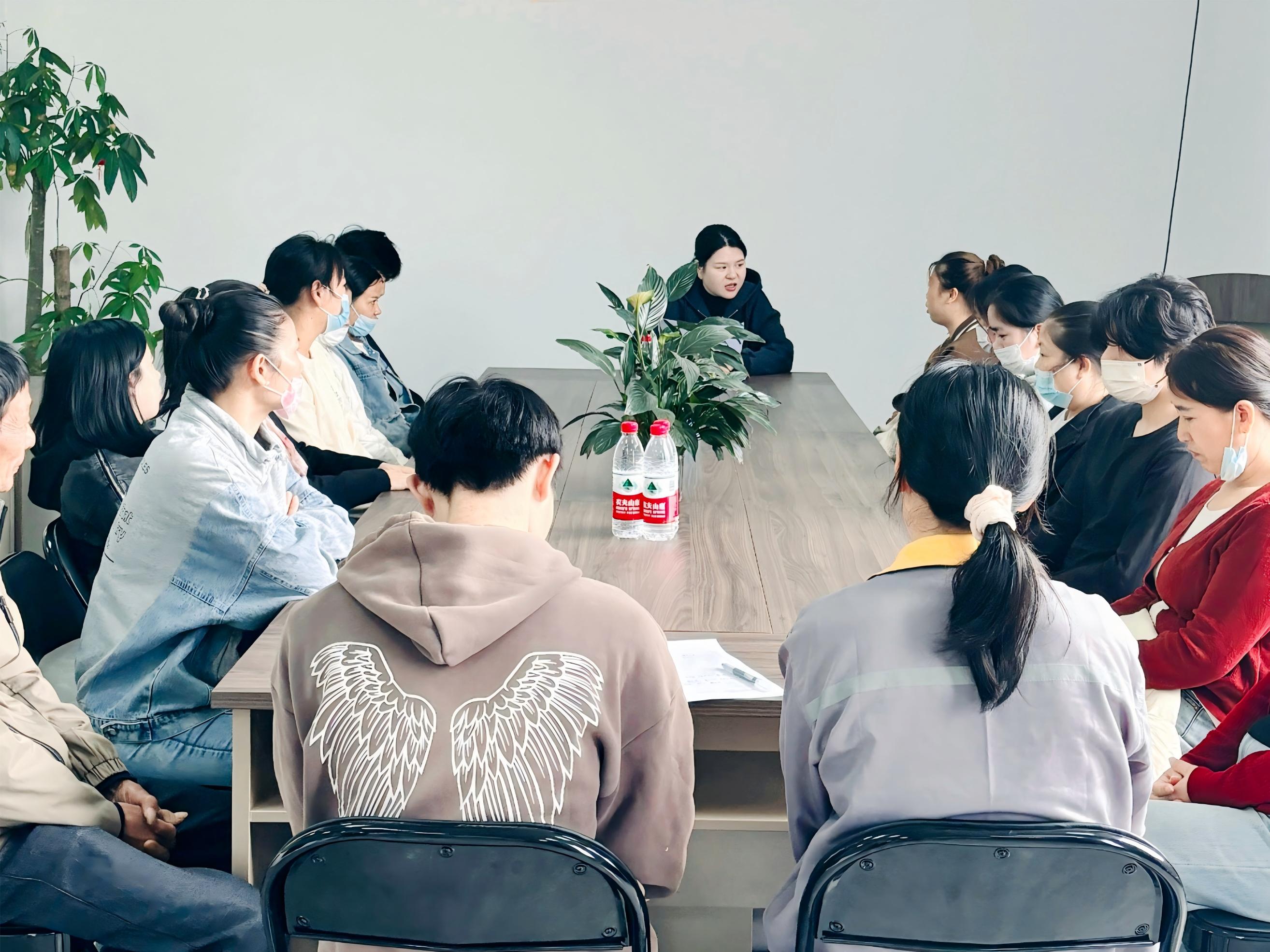 Shanghai Silk Optical Technology wspiera innowacje i dialog na wyjątkowym sympozjum pracowników