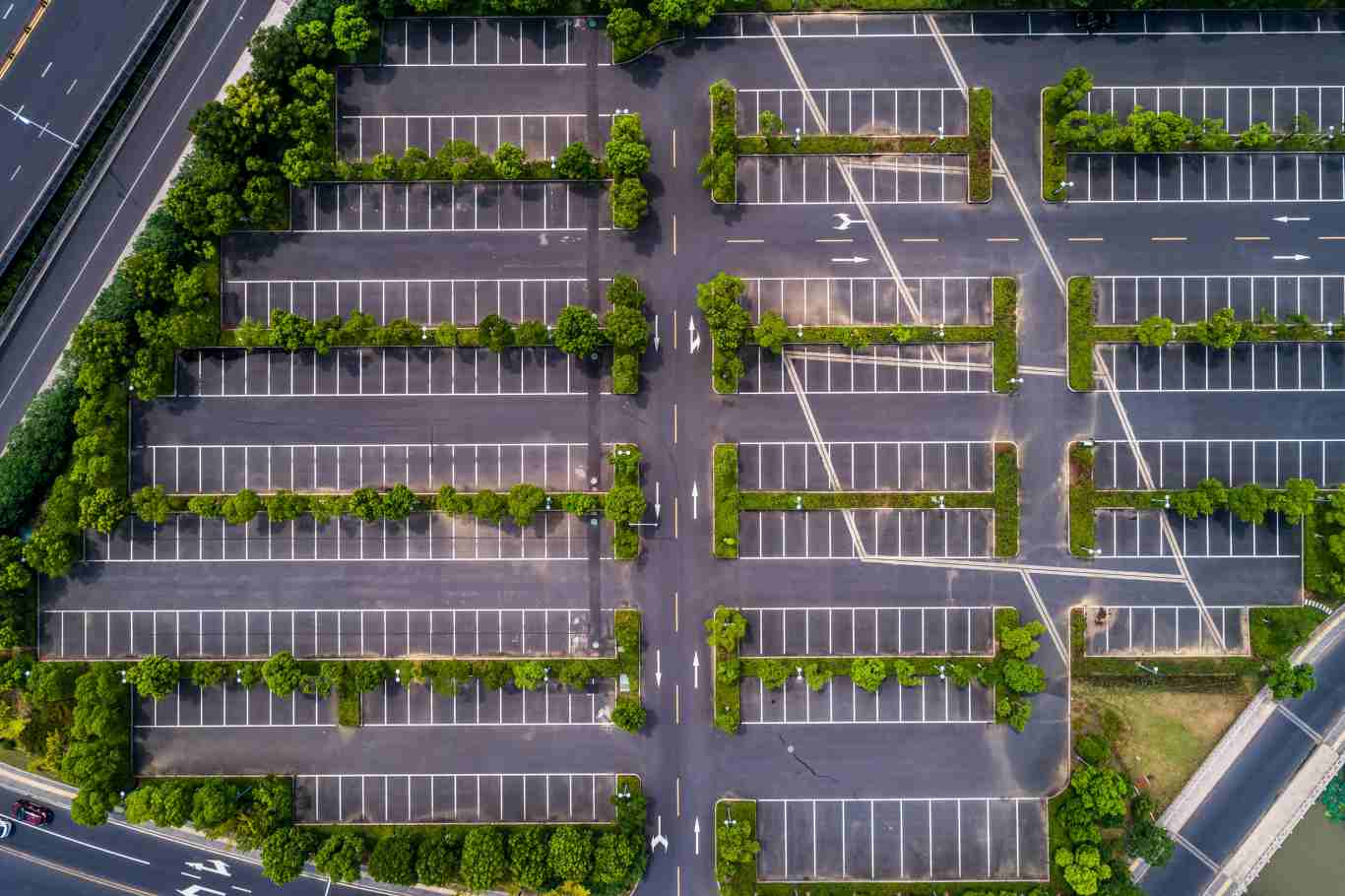 3 niezbędne obiektywy do inteligentnych systemów nadzoru parkingów